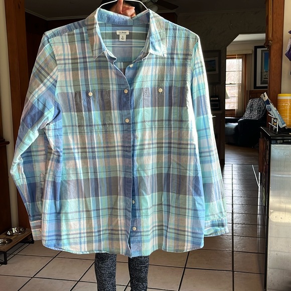 L.L. Bean Woman’s Button Down Shirt - Picture 1 of 4